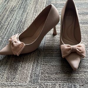 CosyIsland Classic Tan Heels with Textured Design